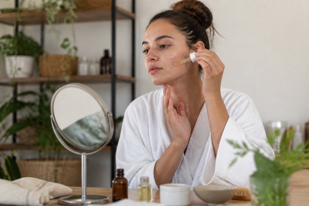 Vegane Gesichtspflege bei unreiner Haut: Der komplette Guide - All Naturals Shop